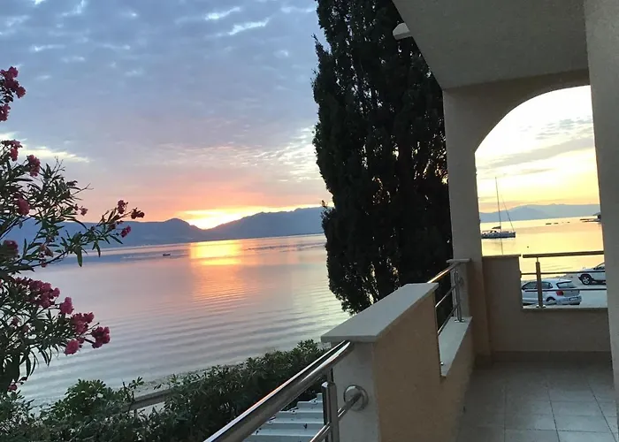 Toni Vikendica Trogir