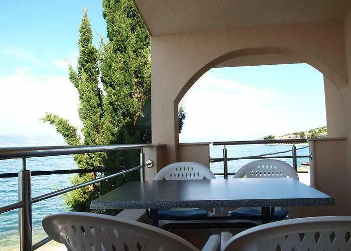 Toni Vikendica Trogir