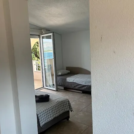 펜션 Toni 트로기르