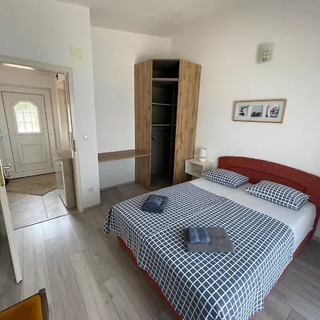 펜션 Toni 트로기르