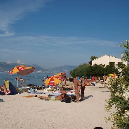 펜션 Toni 트로기르